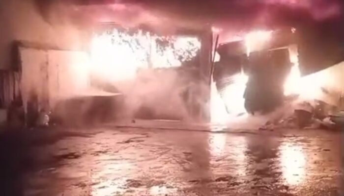 Dua Petak Toko di Lubeg Padang Terbakar, Kerugian Rp1,5 Miliar