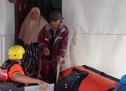 Banjir, Tiga Warga Dadok Tunggul Hitam Dievakuasi BPBD Padang