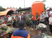 Danrem 032/Wbr Dampingi Menkopolkam Tinjau Lokasi Bencana di Agam