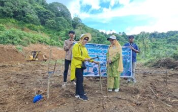 Dua Istri Mantan Gubernur Galang Donatur Bangun Huntara di Batu Busuk