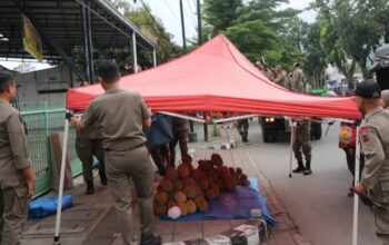Satpol PP Padang Razia PKL Gunakan Fasilitas Umum