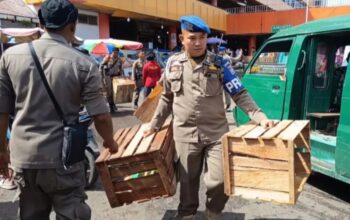 Satpol PP Padang Razia dan Sita Barang Pedagang Kaki Lima