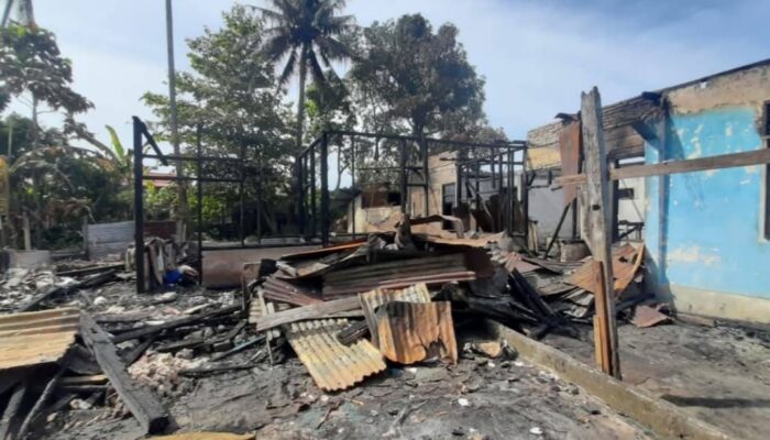 Rumah Terbakar Hangus Pemko Padang Salurkan Bantuan