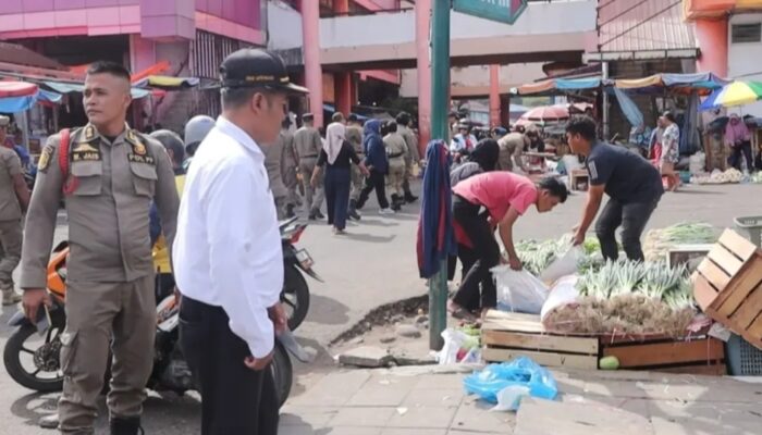 Pedagang Kawasan Pasar Raya Padang Kembali Ditertibkan