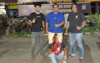 Juru Parkir Curi Ponsel di Musala Pasar Raya Padang Ditangkap