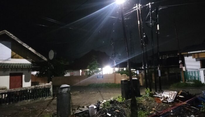 Hujan Deras Picu Banjir di Sejumlah Titik Kota Padang