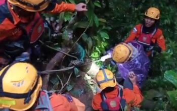 9 Wisatawan Terjebak Banjir di Sarasah Barasok Limapuluh Kota Sumbar