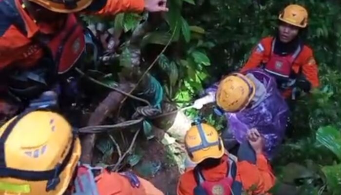 9 Wisatawan Terjebak Banjir di Sarasah Barasok Limapuluh Kota Sumbar